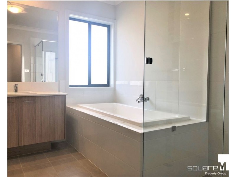 10 Brindle Parkway, Box Hill NSW 2765