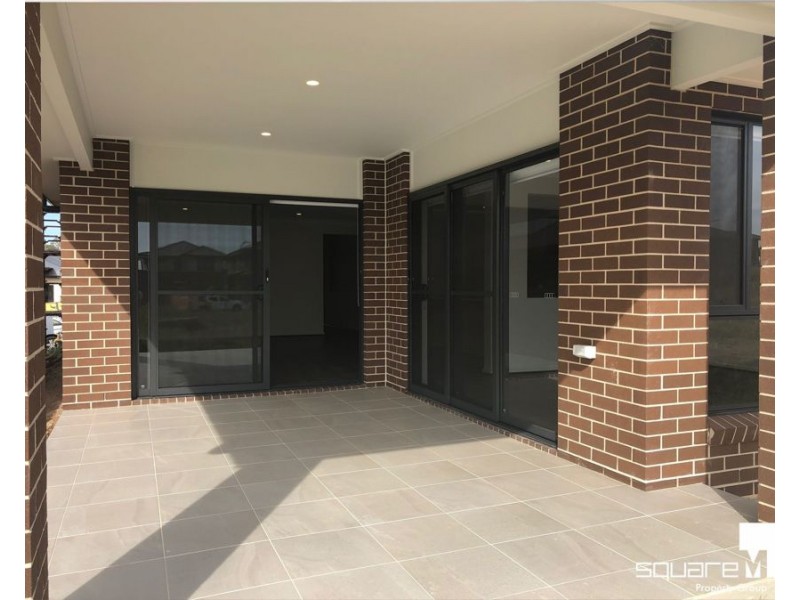 10 Brindle Parkway, Box Hill NSW 2765