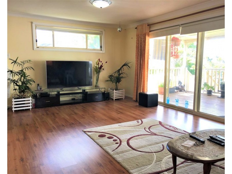 11 Balimo Place, Glenfield NSW 2167
