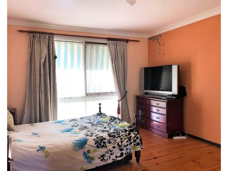 11 Balimo Place, Glenfield NSW 2167