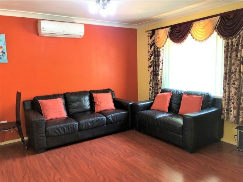 6/10 Bensley Road, Macquarie Fields NSW 2564