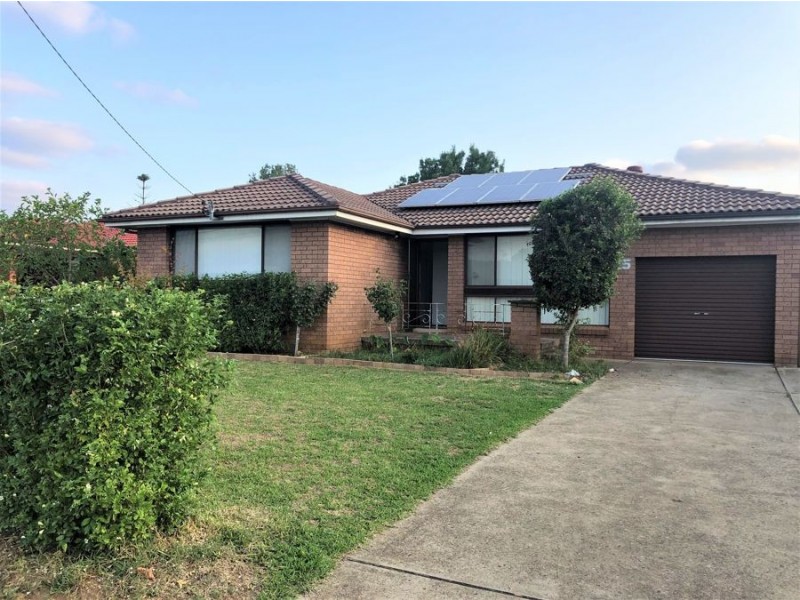 25 First Avenue, Macquarie Fields NSW 2564