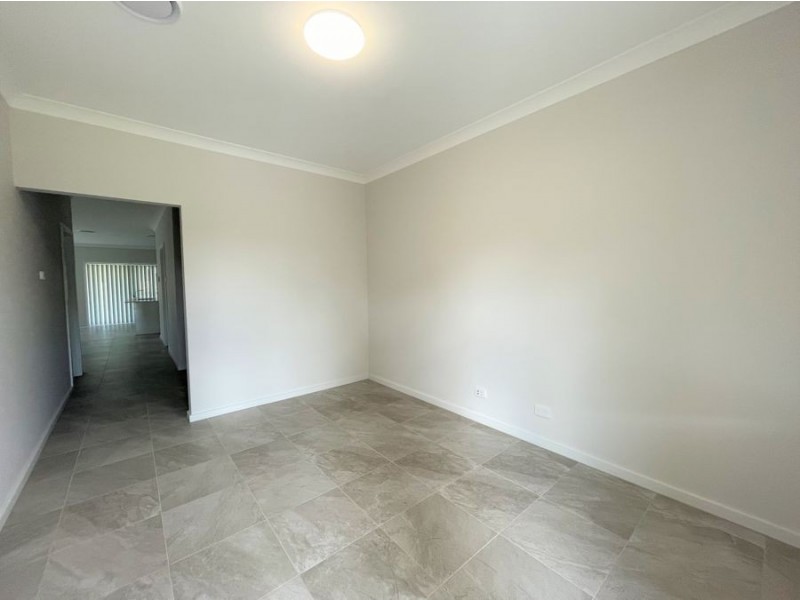 25 Parkland Avenue, Macquarie Fields NSW 2564
