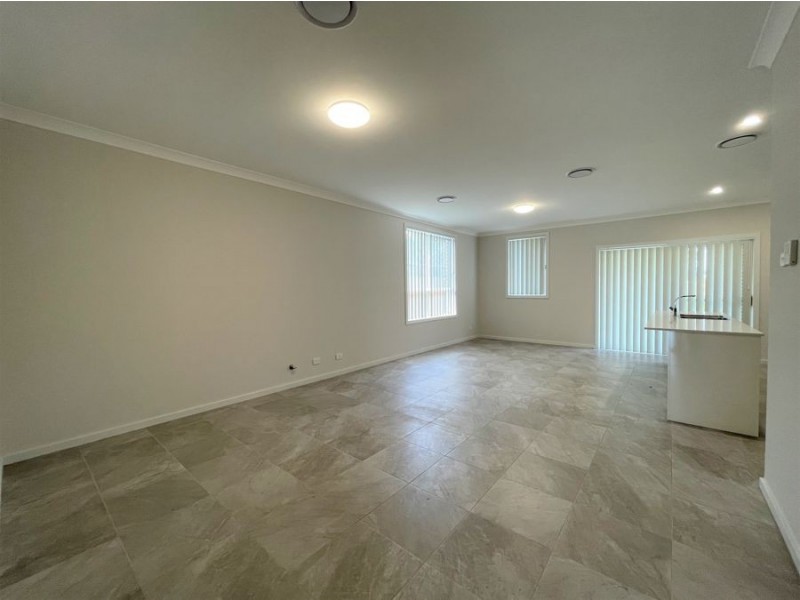 25 Parkland Avenue, Macquarie Fields NSW 2564