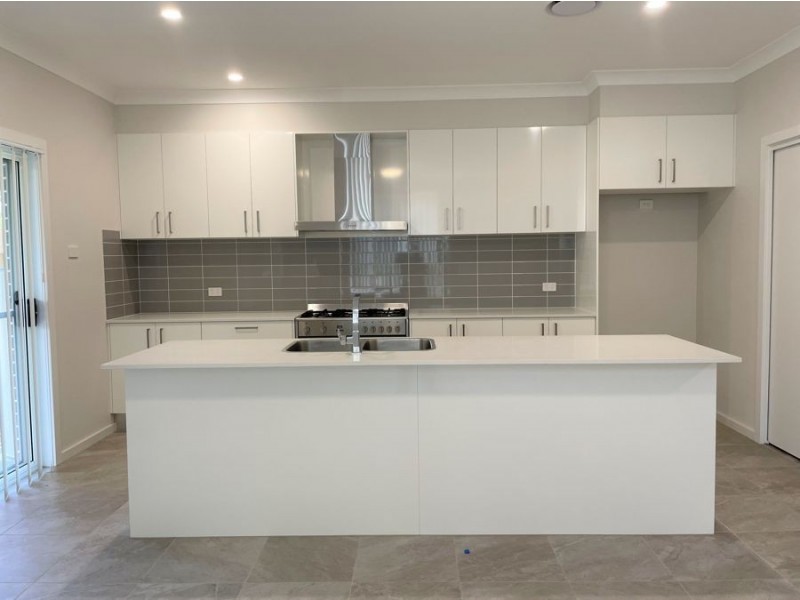 25 Parkland Avenue, Macquarie Fields NSW 2564