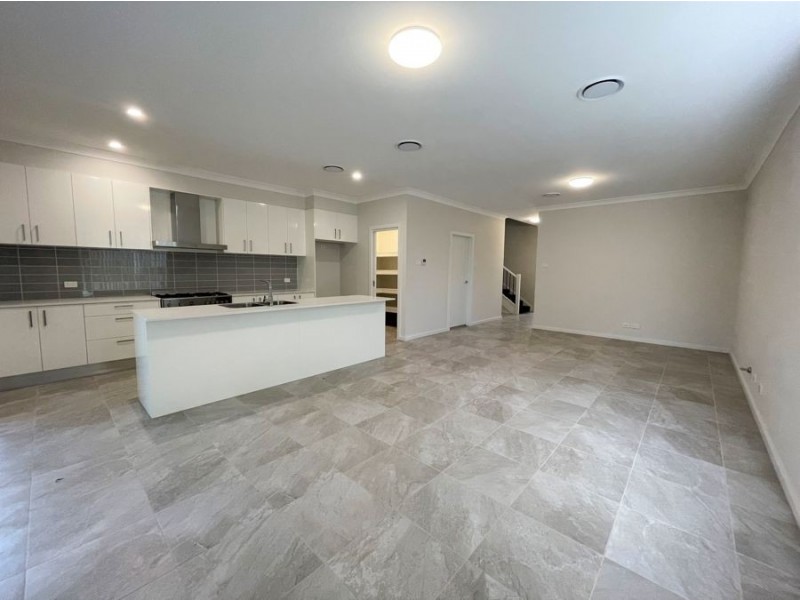 25 Parkland Avenue, Macquarie Fields NSW 2564