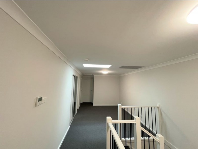 25 Parkland Avenue, Macquarie Fields NSW 2564