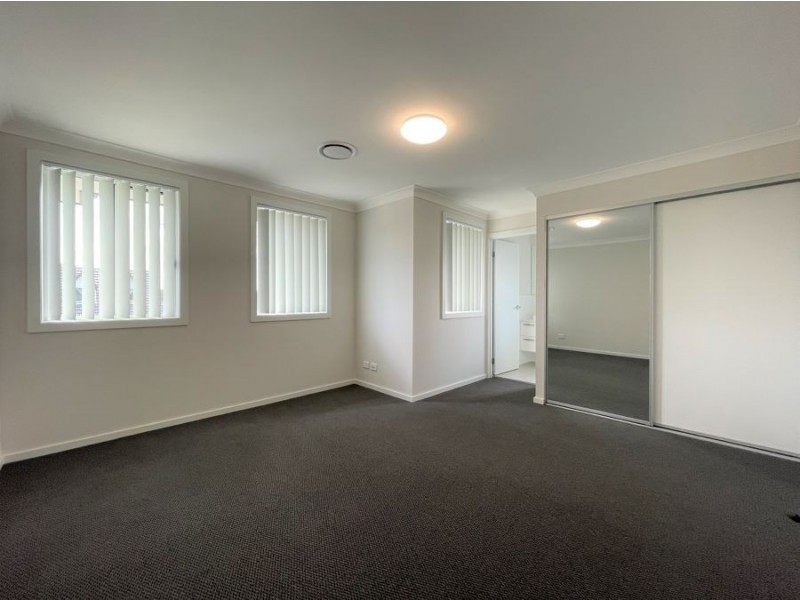 25 Parkland Avenue, Macquarie Fields NSW 2564