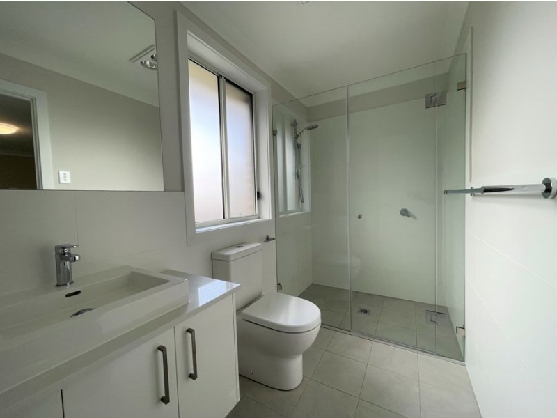 25 Parkland Avenue, Macquarie Fields NSW 2564