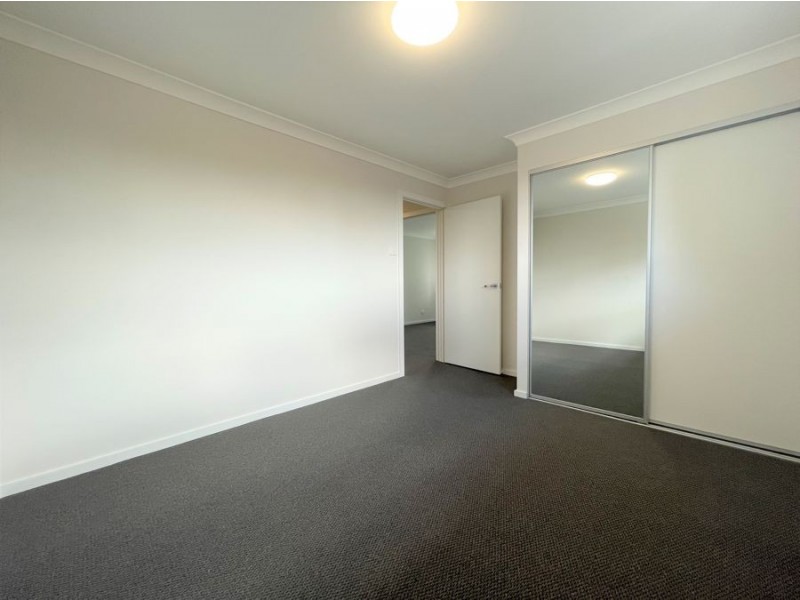 25 Parkland Avenue, Macquarie Fields NSW 2564