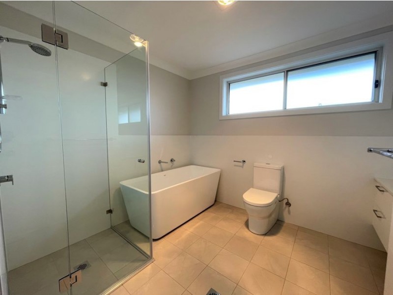 25 Parkland Avenue, Macquarie Fields NSW 2564