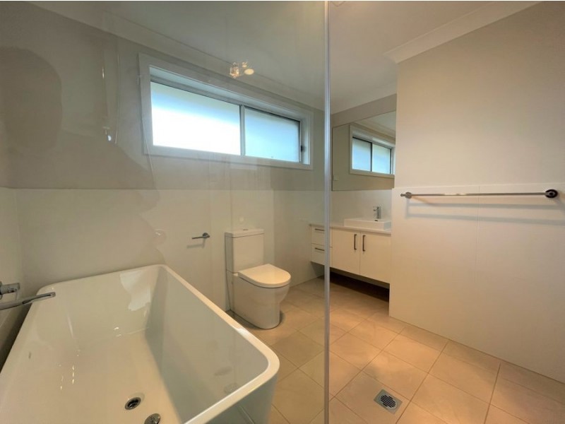 25 Parkland Avenue, Macquarie Fields NSW 2564