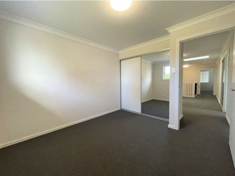 25 Parkland Avenue, Macquarie Fields NSW 2564