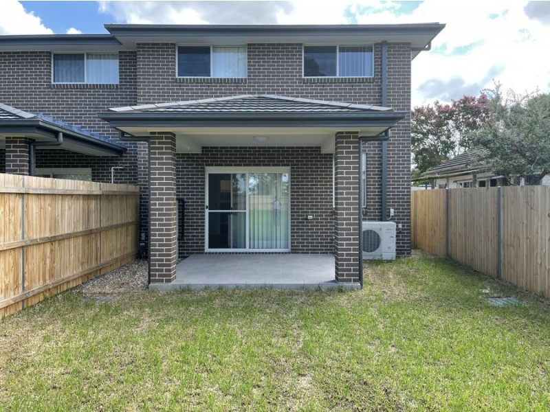 25 Parkland Avenue, Macquarie Fields NSW 2564