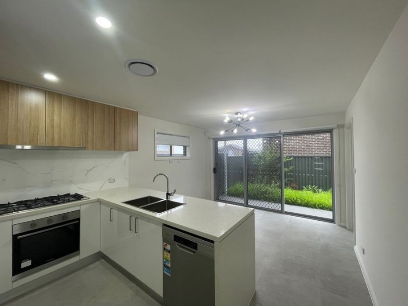 4 Dalana Glade, Riverstone NSW 2765