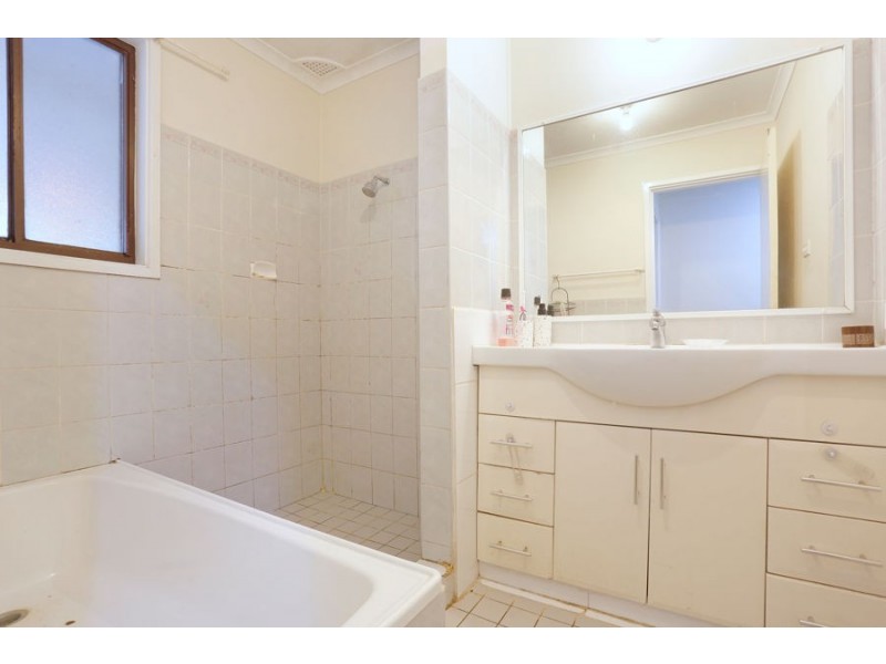 9 Bensley Road, Macquarie Fields NSW 2564