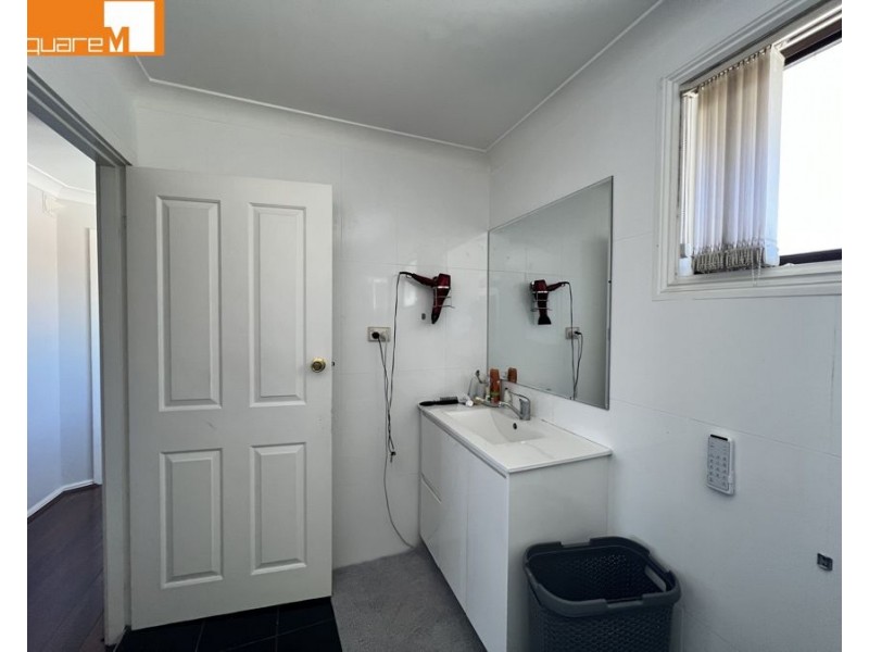 3 Argyle Place, Macquarie Fields NSW 2564