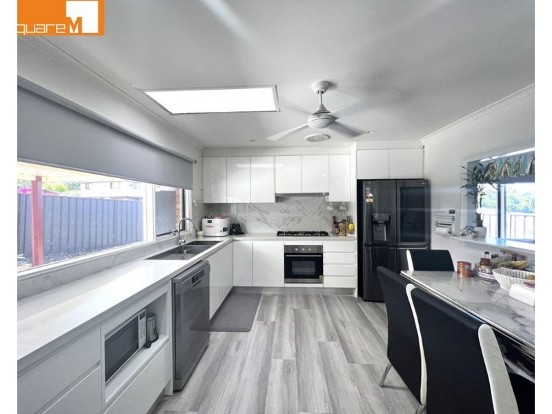 1 Stranraer Drive, St Andrews NSW 2566
