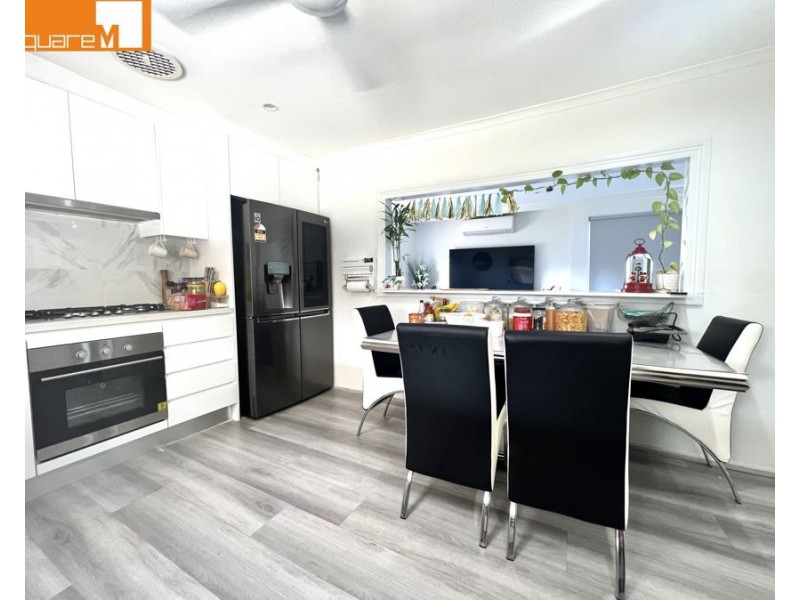 1 Stranraer Drive, St Andrews NSW 2566
