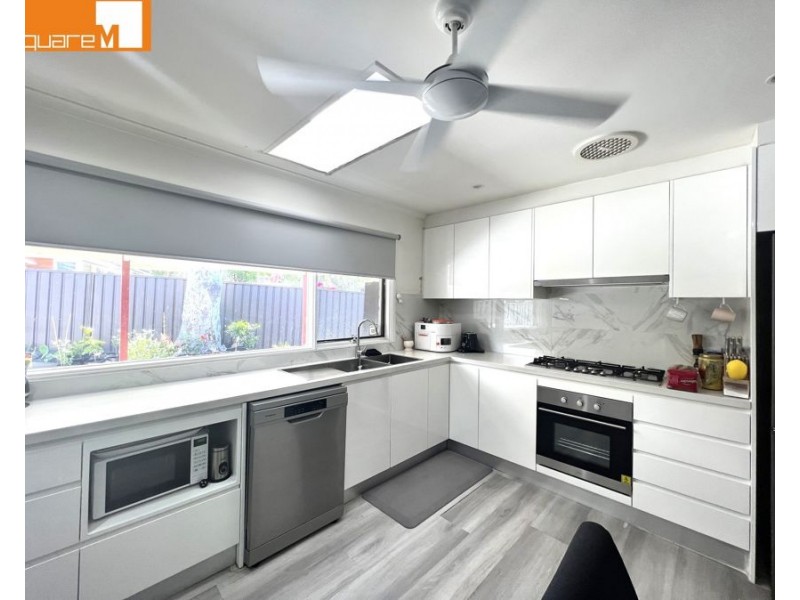 1 Stranraer Drive, St Andrews NSW 2566