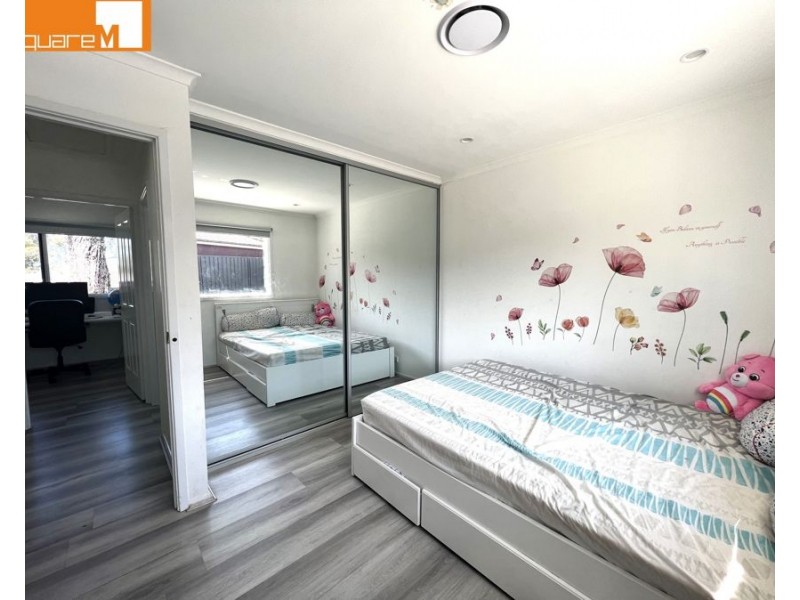 1 Stranraer Drive, St Andrews NSW 2566