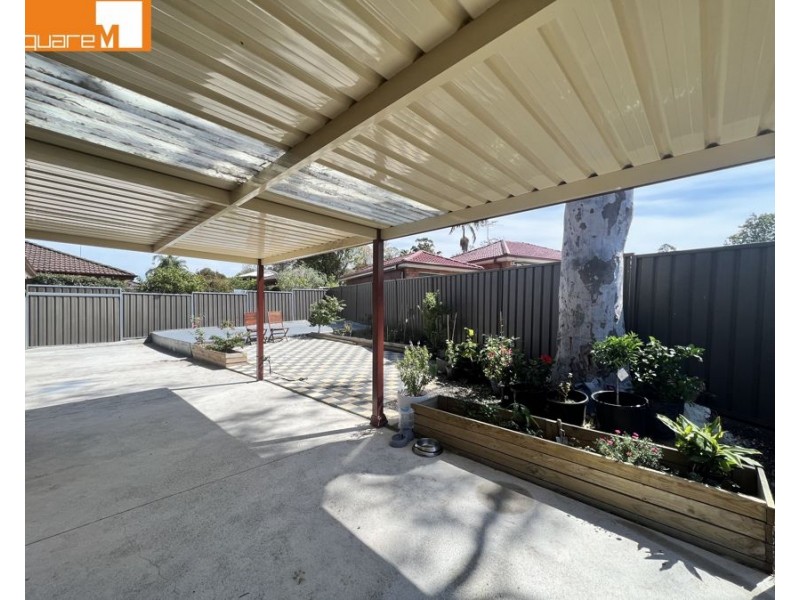 1 Stranraer Drive, St Andrews NSW 2566