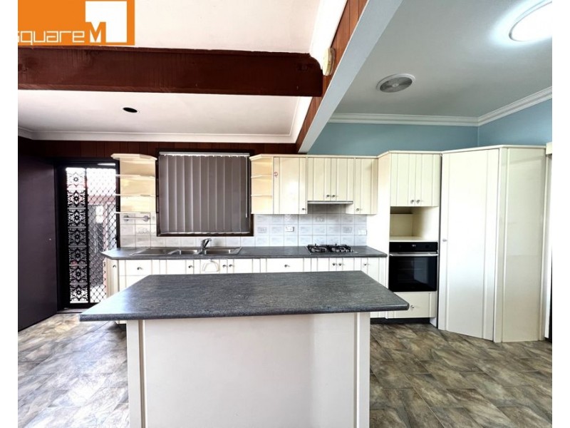 6 Chesham Parade, Glenfield NSW 2167