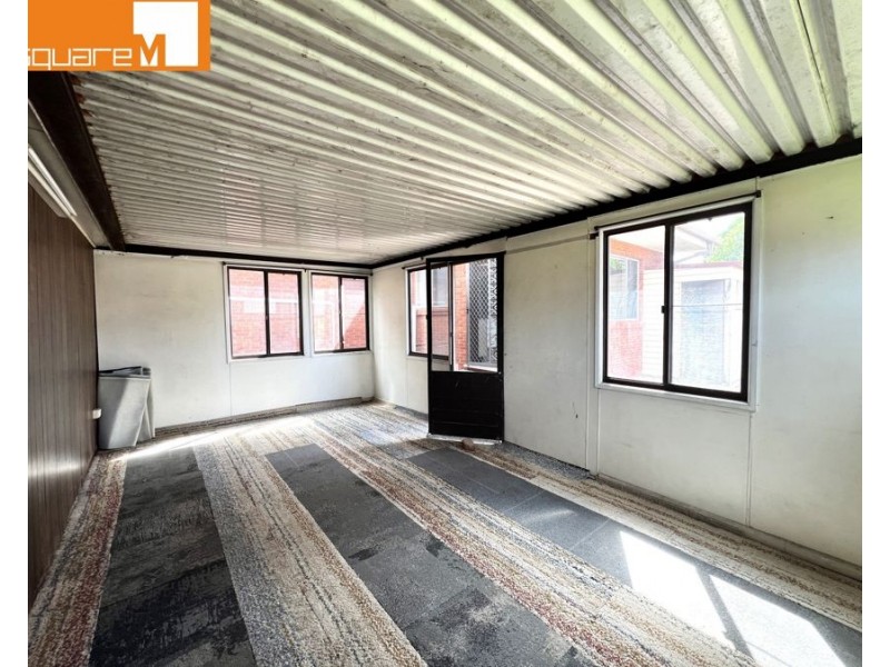 6 Chesham Parade, Glenfield NSW 2167