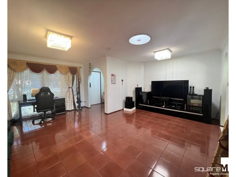 22 Hyacinth Avenue, Macquarie Fields NSW 2564