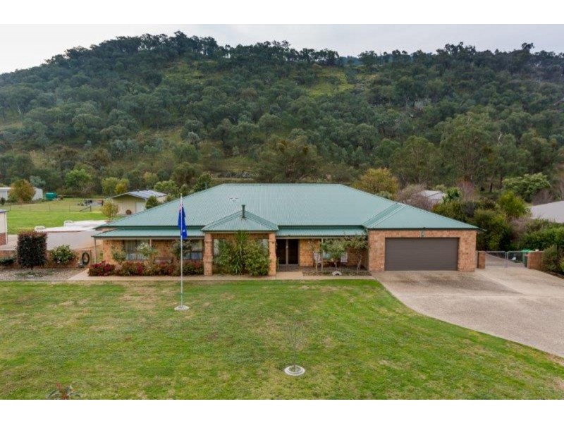 24 Lambourn Drive, Wodonga VIC 3690