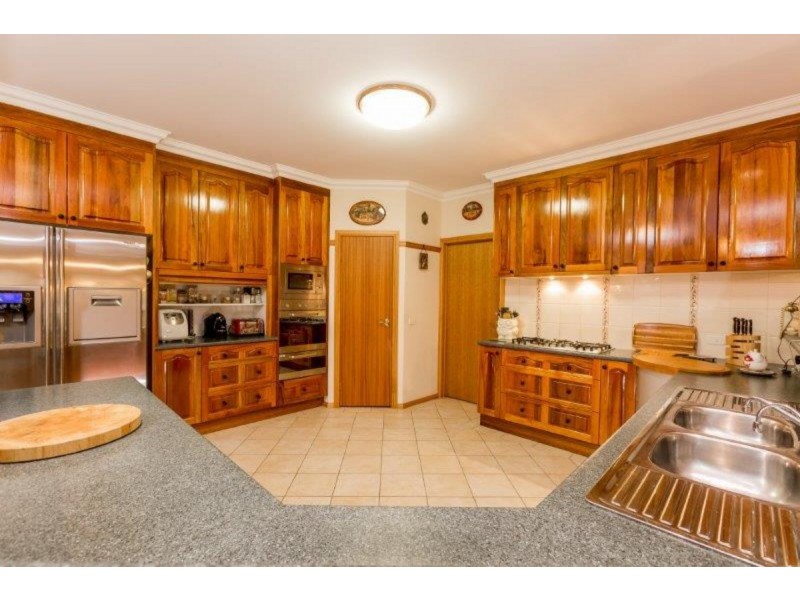 24 Lambourn Drive, Wodonga VIC 3690