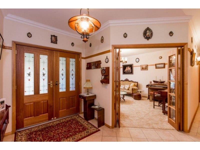 24 Lambourn Drive, Wodonga VIC 3690