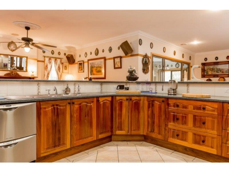 24 Lambourn Drive, Wodonga VIC 3690