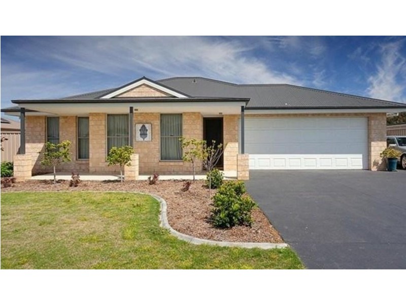 87 Read Street, Howlong NSW 2643