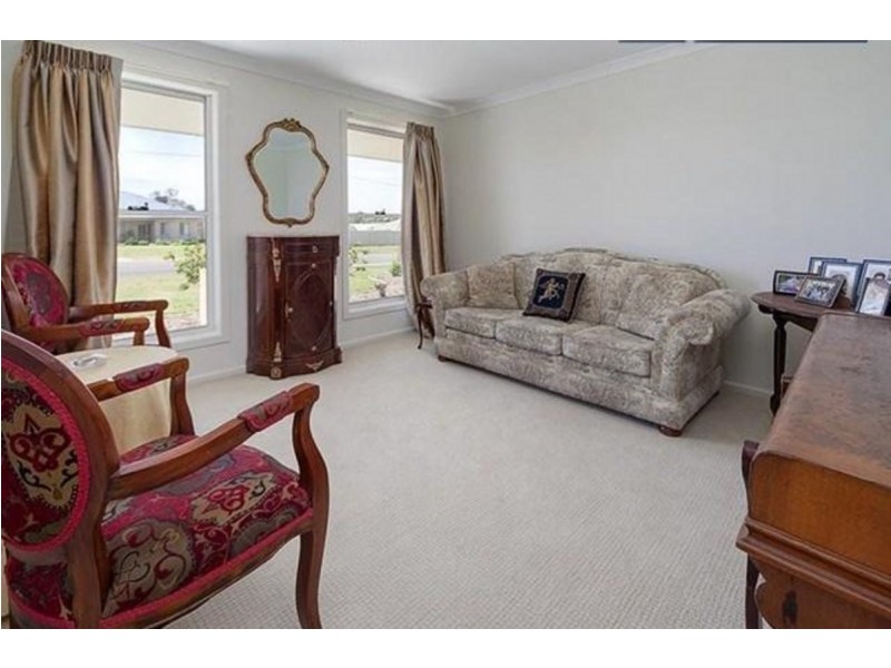 87 Read Street, Howlong NSW 2643