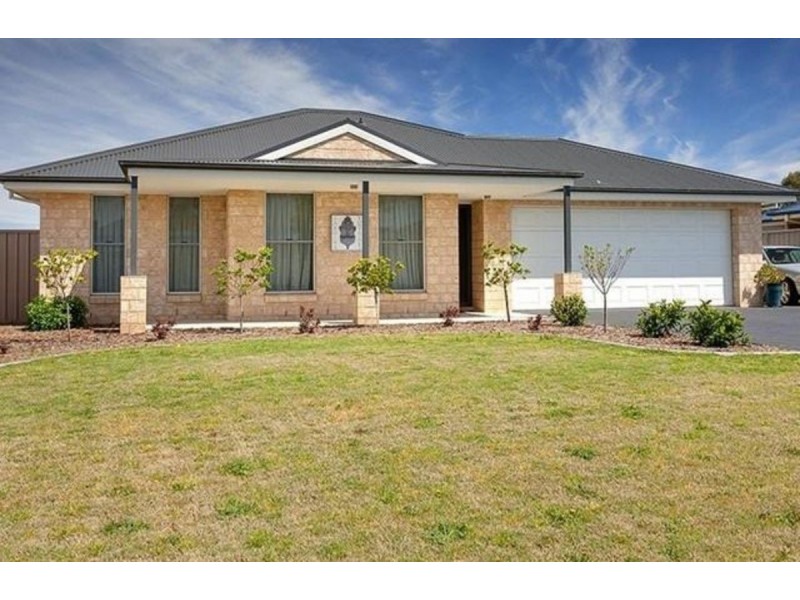 87 Read Street, Howlong NSW 2643