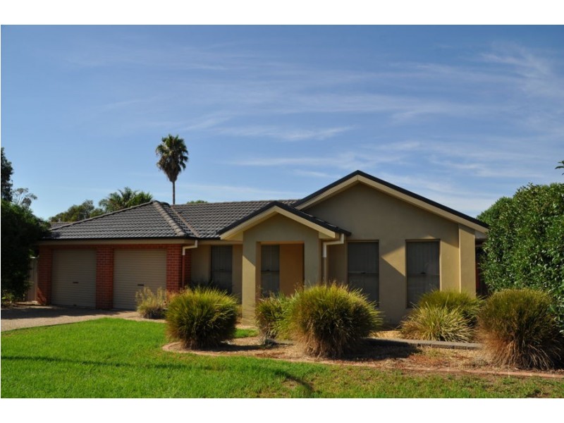 23 Dalbirra Place, Lavington NSW 2641