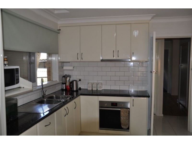 496 Parnall Street, Lavington NSW 2641