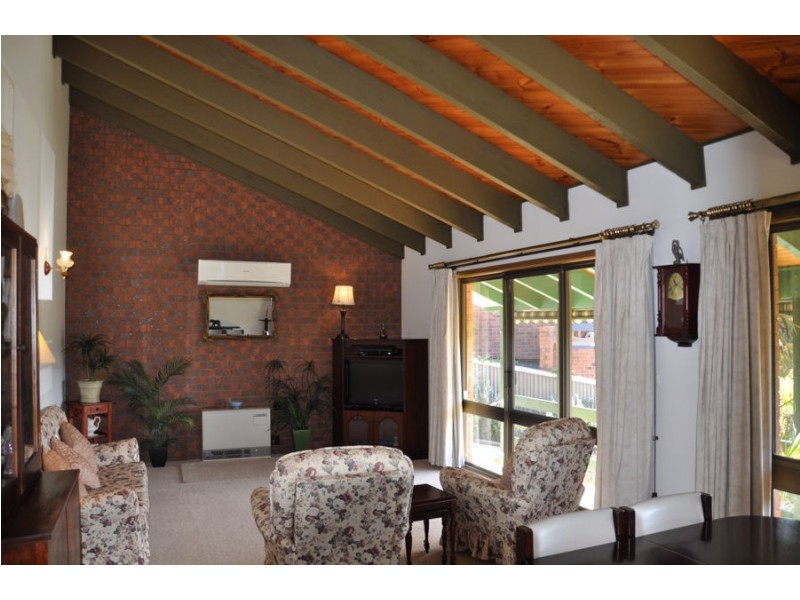 5 Karl Court, Lavington NSW 2641