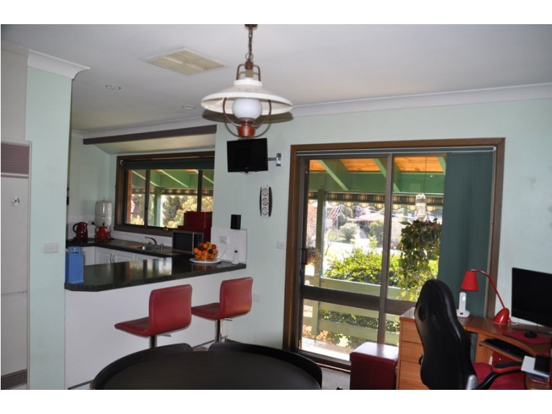 5 Karl Court, Lavington NSW 2641