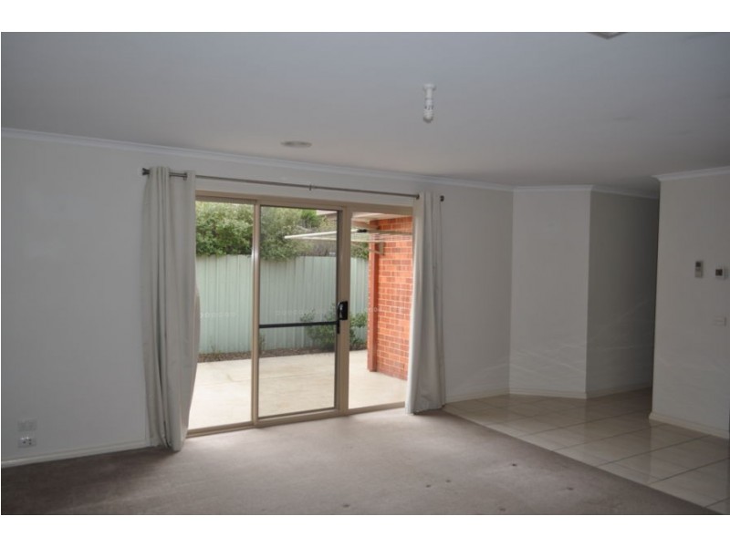 2/1059 Calimo Street, North Albury NSW 2640