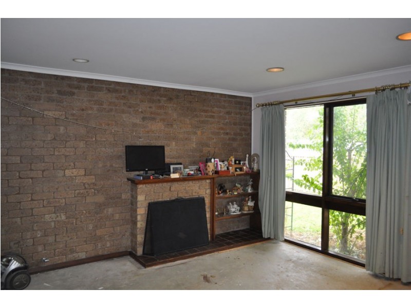 335 Parkland Crescent, Lavington NSW 2641