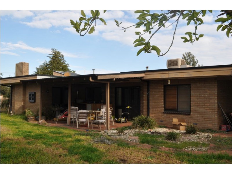 335 Parkland Crescent, Lavington NSW 2641