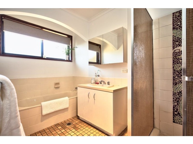 411 Kaitlers Road, Lavington NSW 2641