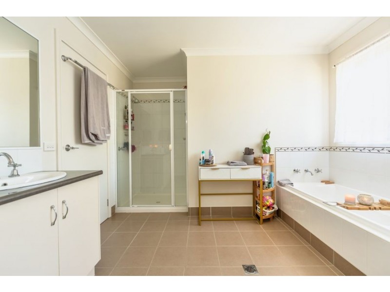 588 Nagle Road, Lavington NSW 2641