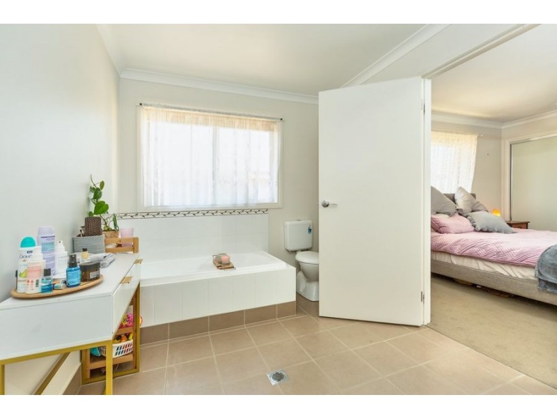 588 Nagle Road, Lavington NSW 2641