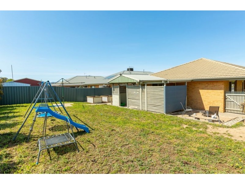 588 Nagle Road, Lavington NSW 2641