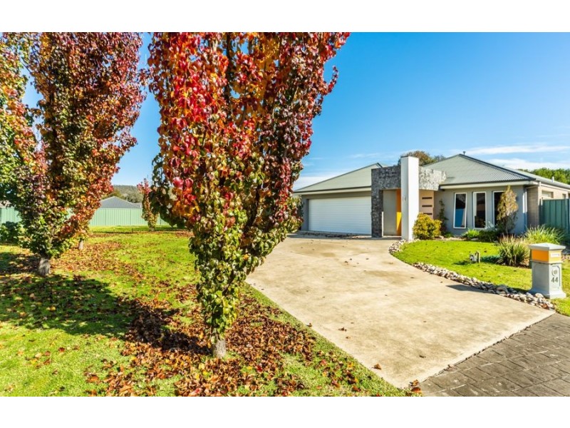 44 Champions Drive, Albury NSW 2640