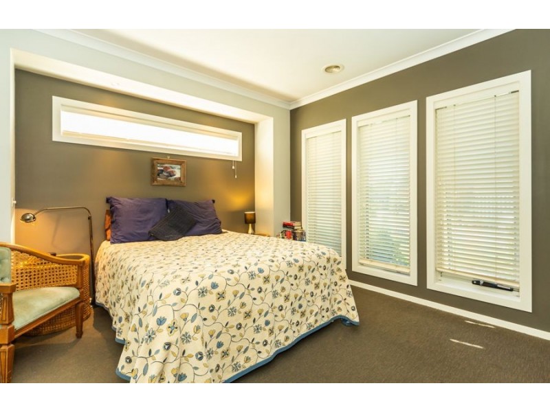 44 Champions Drive, Albury NSW 2640