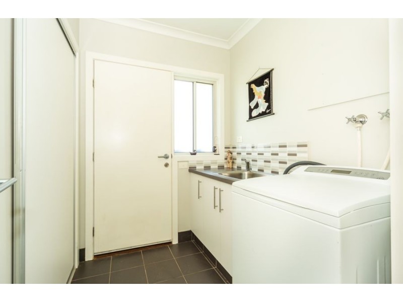 44 Champions Drive, Albury NSW 2640